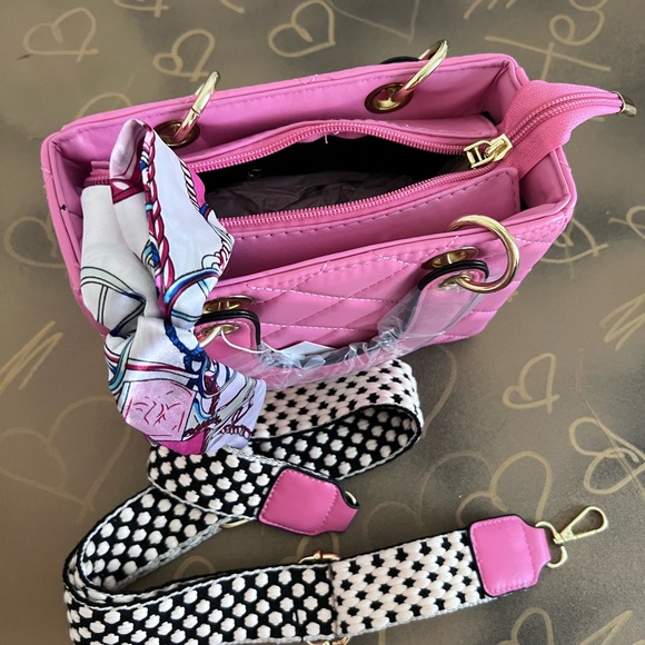 Pink Quilted Vegan leather Shoulder Bag - Picture 3 of 7